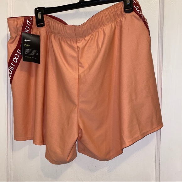 Nike Women's Dri-FIT Training Shorts- Size XXL - Picture 6 of 8